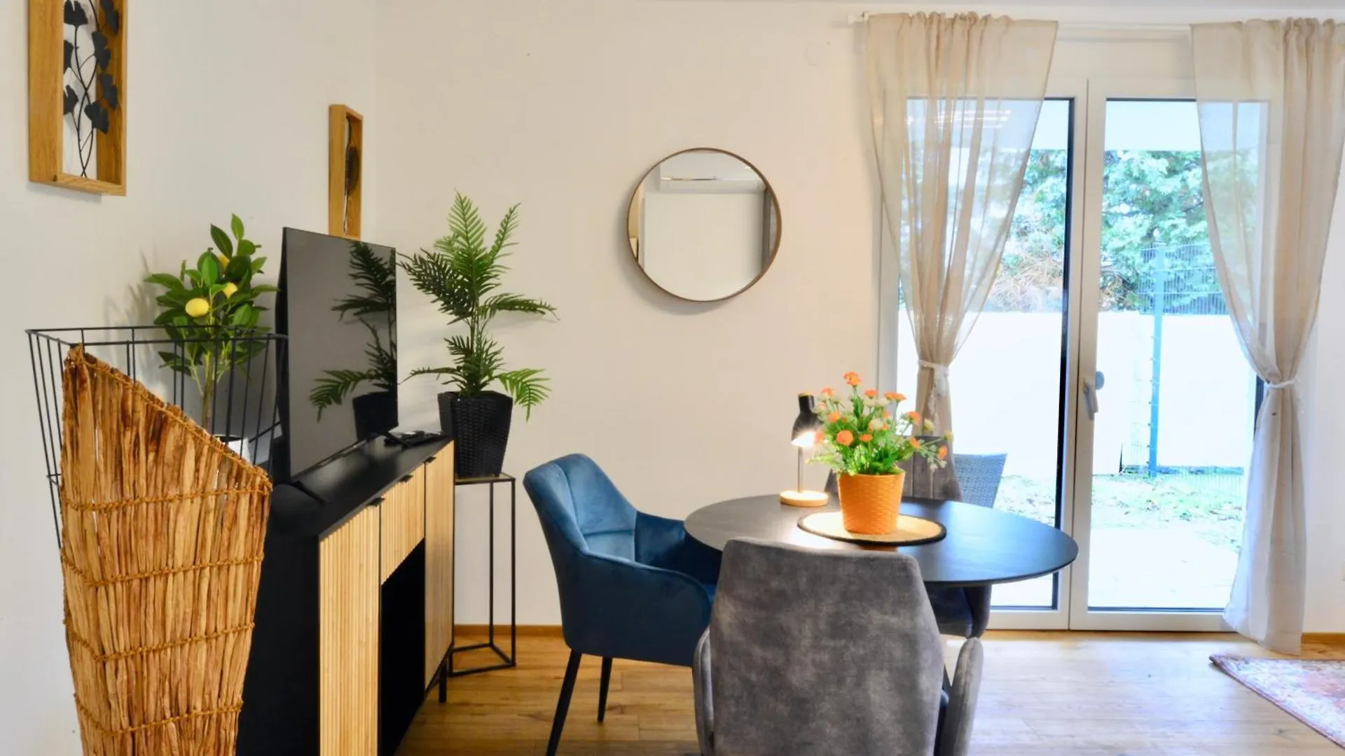 Апартаменты New With Parking And Metro In Front Of The House Вена